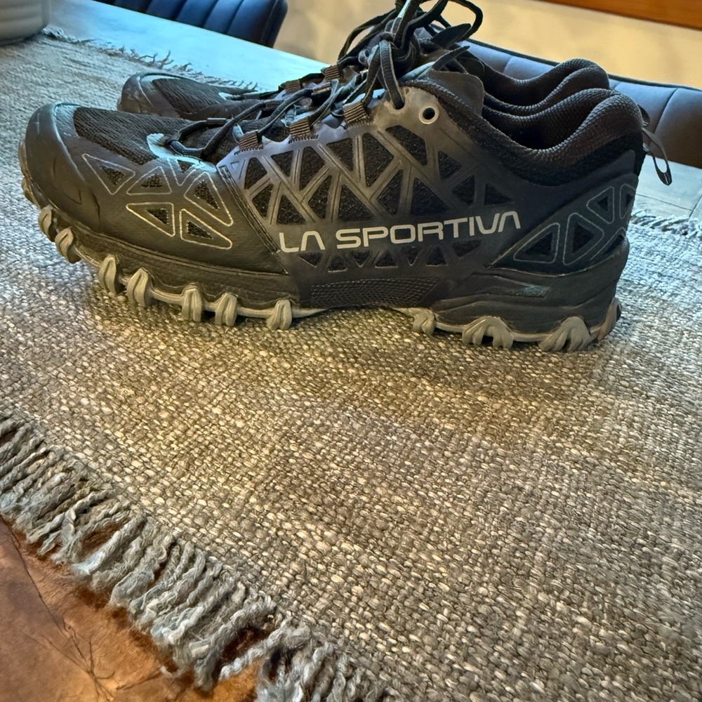 La Sportiva Bushido II Trail Running Shoe - Women's. Black/Carbon, 39.5 - Picture 3 of 6